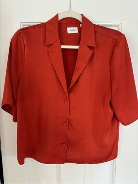 Aritzia Wilfred Brick Red / Orange Short-Sleeve Satin Button-Down Shirt